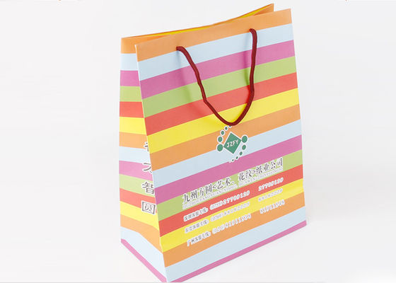 I multi colori hanno stampato il logo su misura sacchetti della spesa di carta per l'imballaggio del regalo