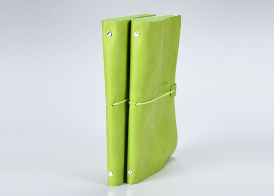 Cinghie elastiche piccolo multi taccuino tematico, taccuino della copertura di cartone di verde di erba