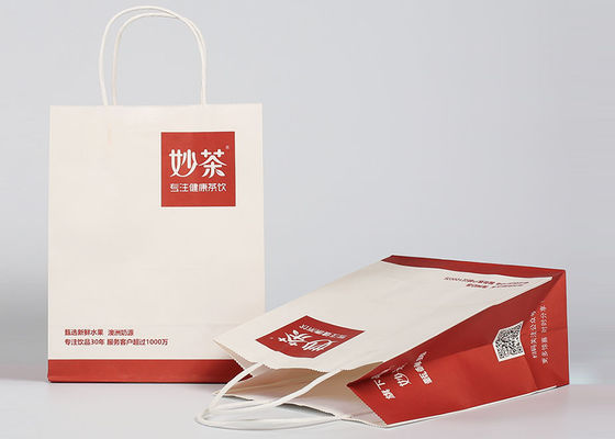 Il rosso ha stampato le borse decorative, abitudine riciclate porta via i sacchetti della spesa di carta