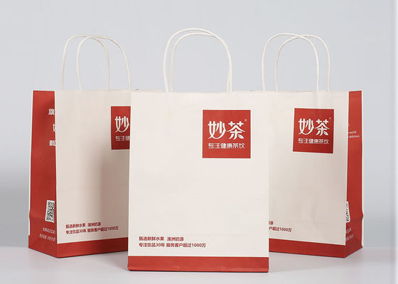 Il rosso ha stampato le borse decorative, abitudine riciclate porta via i sacchetti della spesa di carta